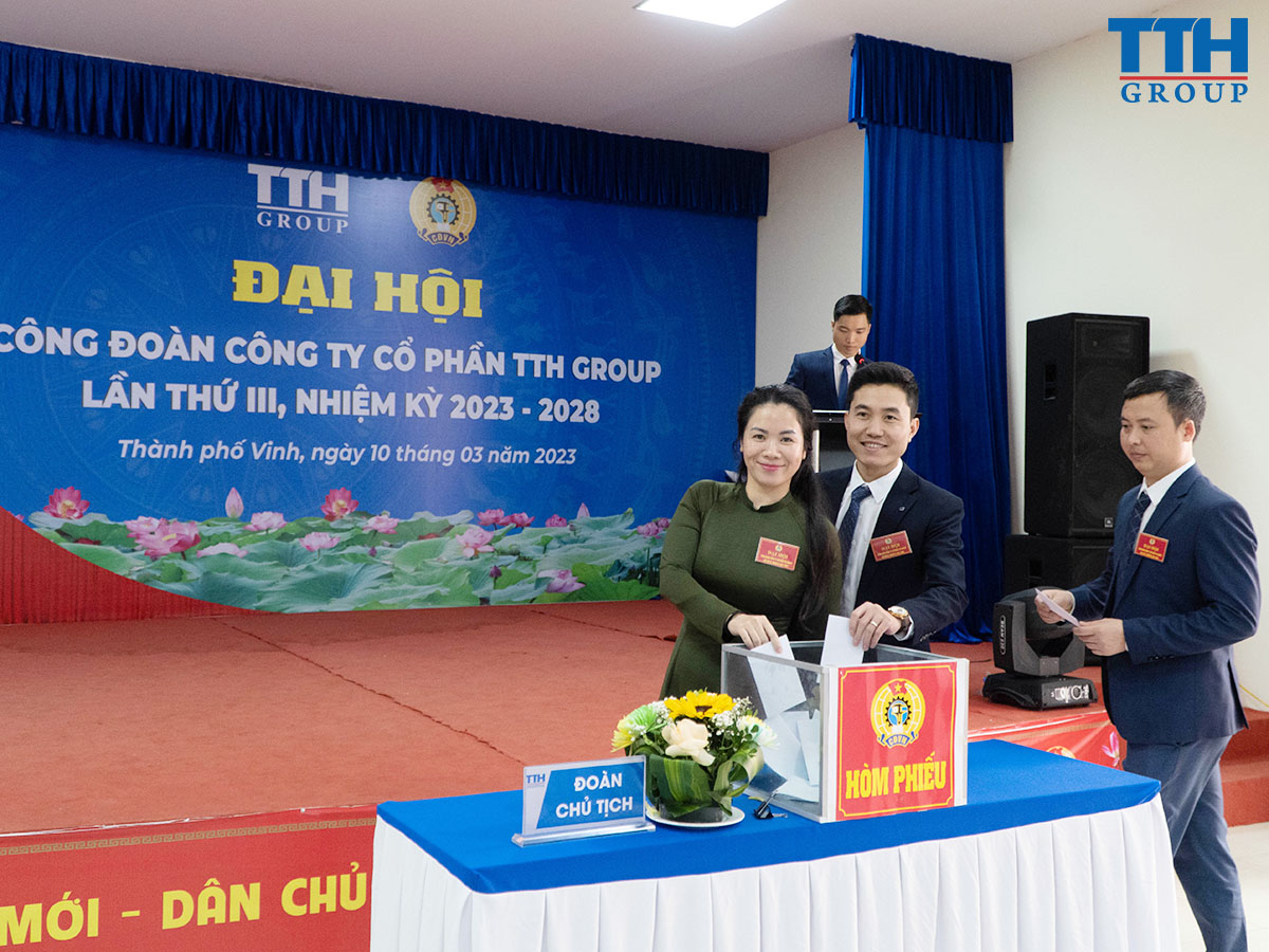 Các đại biểu bỏ phiếu bầu Ban châp hành trên tinh thần dân chủ, tự nguyện.