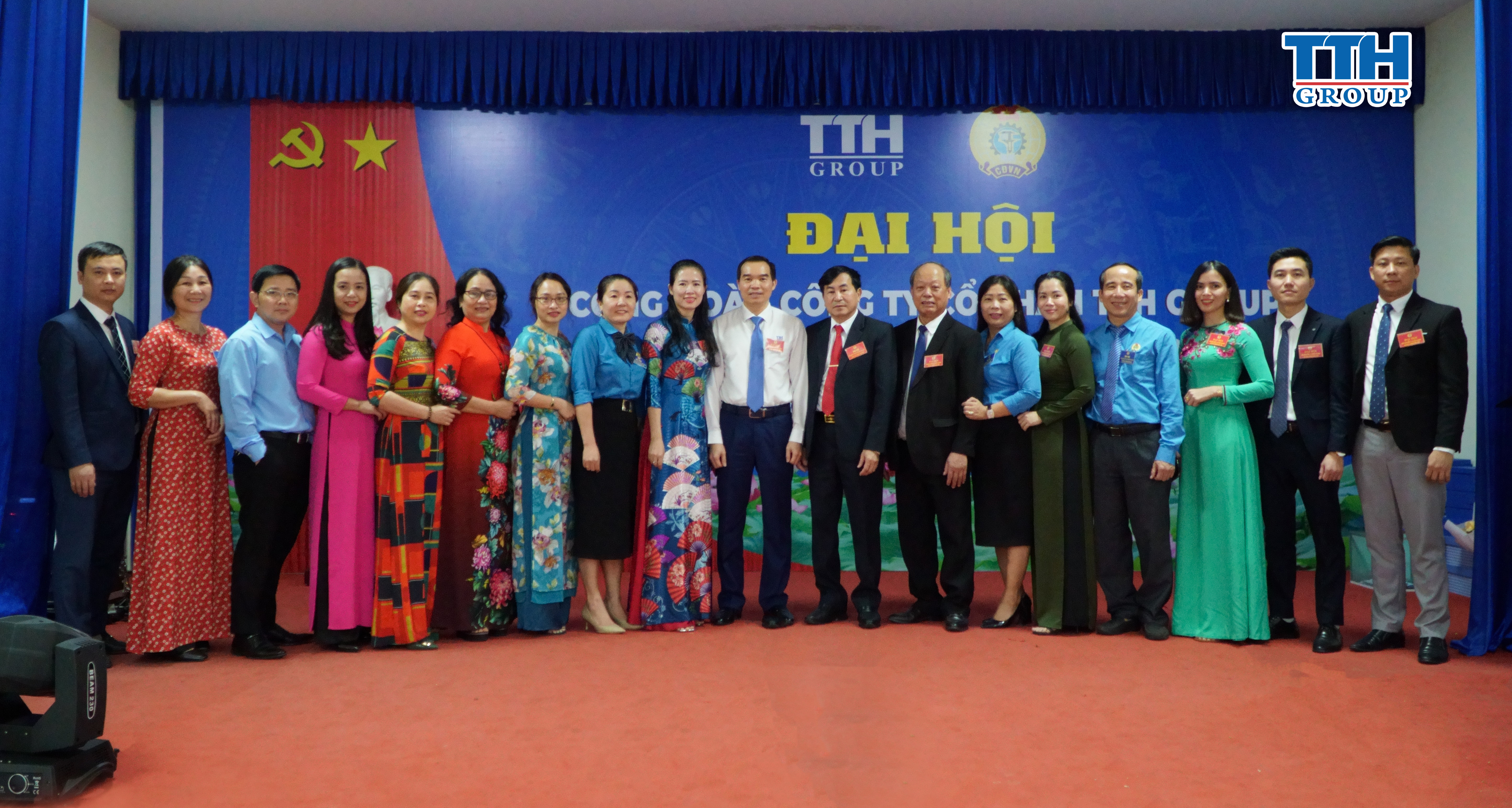 Ban chấp hành nhiệm kỳ 2023 - 2028 cùng Ban giám đốc và khách mời tham gia đại hội