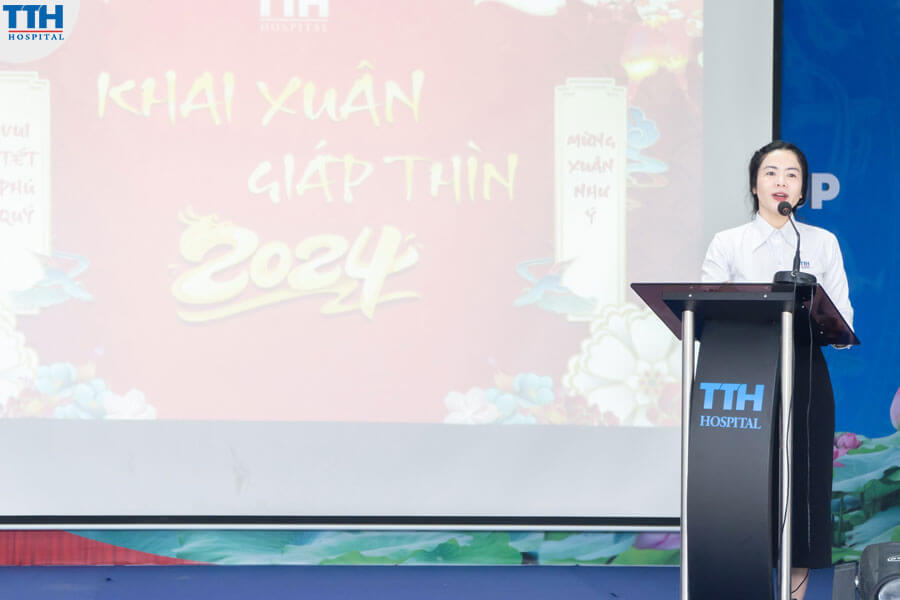 bà Nguyễn Hoa Lê - Giám đốc điều hành BV Thái Thượng Hoàng đã có bài phát biểu đầy cảm xúc và trân trọng.