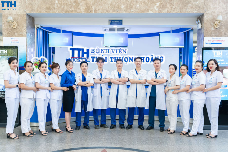 bác sĩ Hải đã gia nhập đội ngũ y bác sĩ của Bệnh viện Thái Thượng Hoàng và nhanh chóng chứng tỏ được tài năng của mình