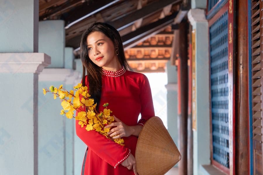 Các dịch vụ trẻ hóa da, như căng chỉ collagen, cấy tế bào gốc, và laser tái tạo da, rất được Việt kiều ưa chuộng.