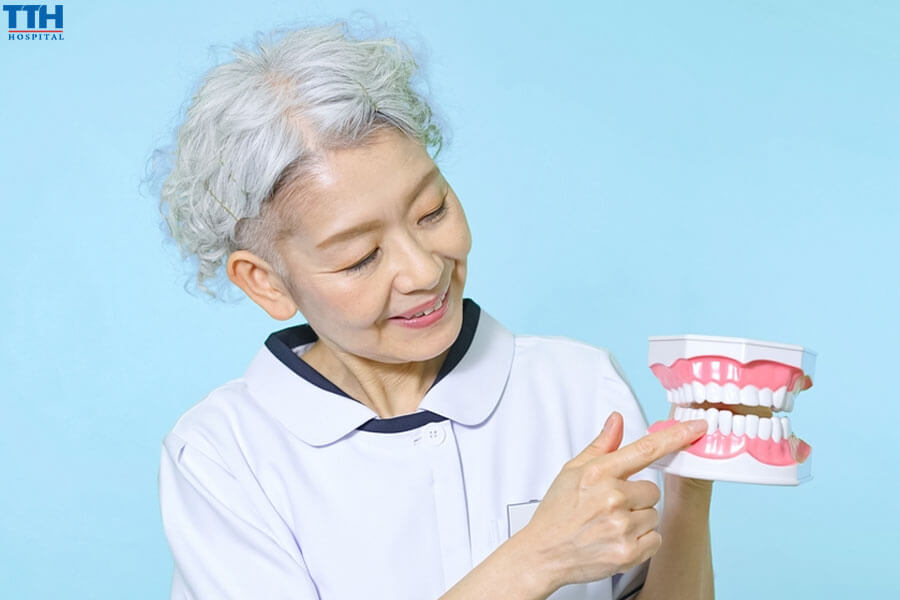 Tổng quan về loãng xương và trồng răng implant