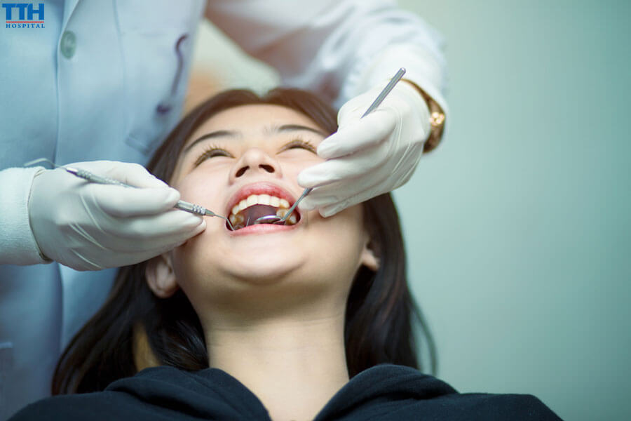 Chăm sóc răng implant lâu dài