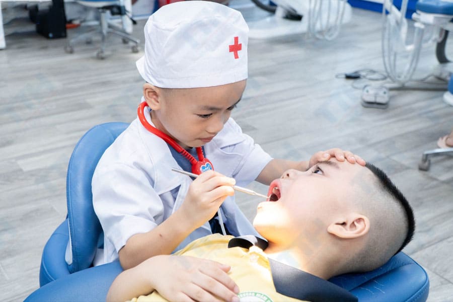 Chương Trình "Bé Tập Làm Bác Sĩ"