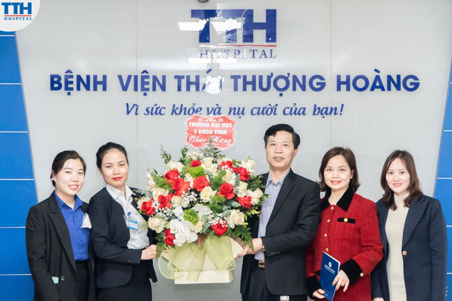 Đại học Y khoa Vinh gửi lời chúc mừng và cảm ơn Bệnh viện Thái Thượng Hoàng