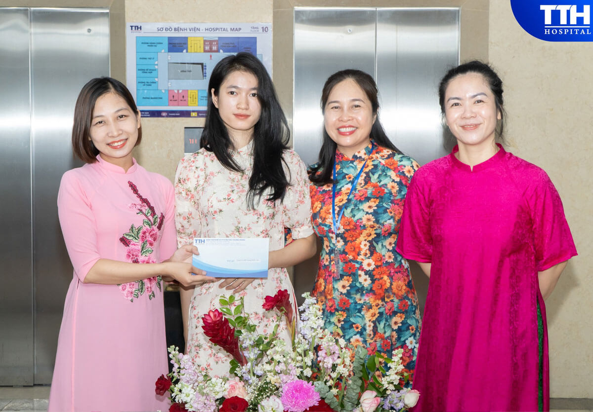 hình ảnh đẹp 12 trong ngày Phụ Nữ Việt Nam 20-10-2023