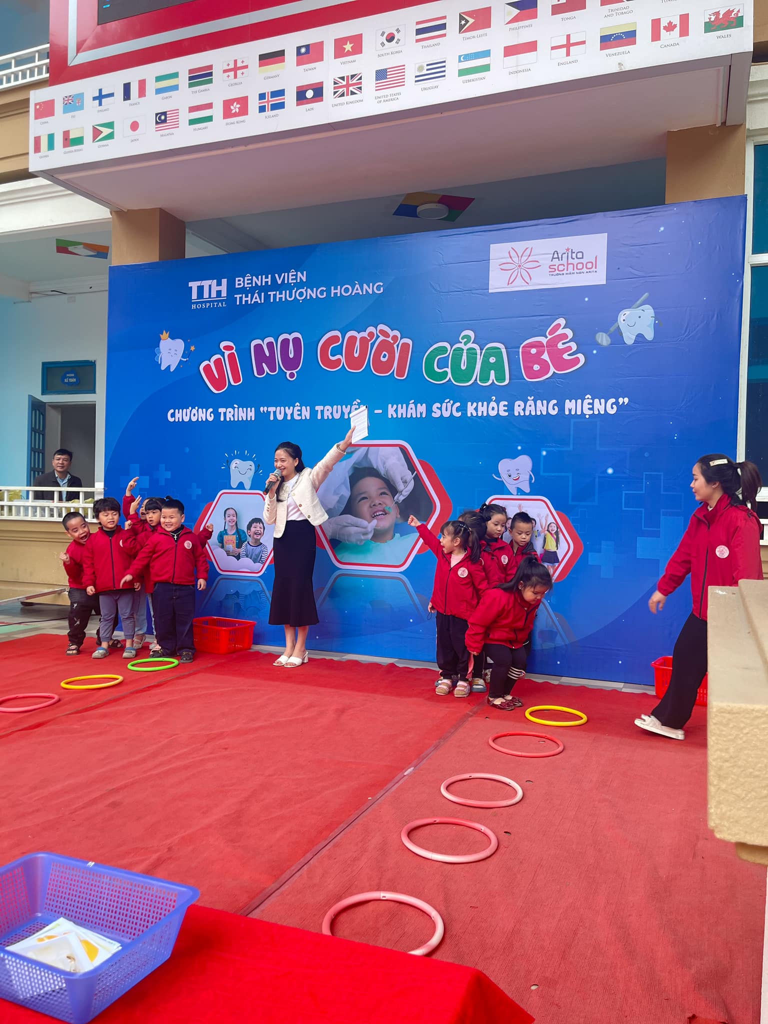 Các cháu mầm non tham gia trò chơi thú vị trong chương trình Nha Khoa Học Đường năm 2023