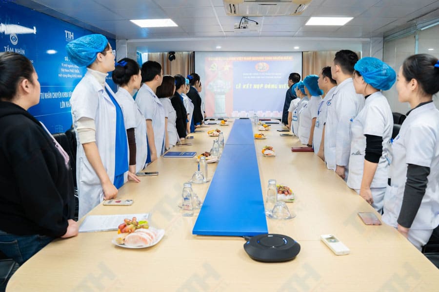 Lễ kết nạp Đảng viên mới cho ba đồng chí ưu tú