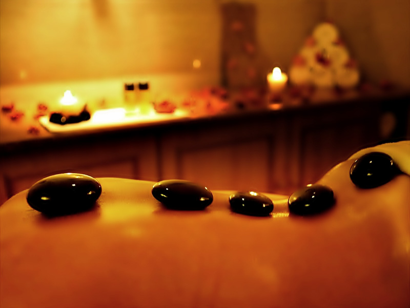 Massage đá nóng