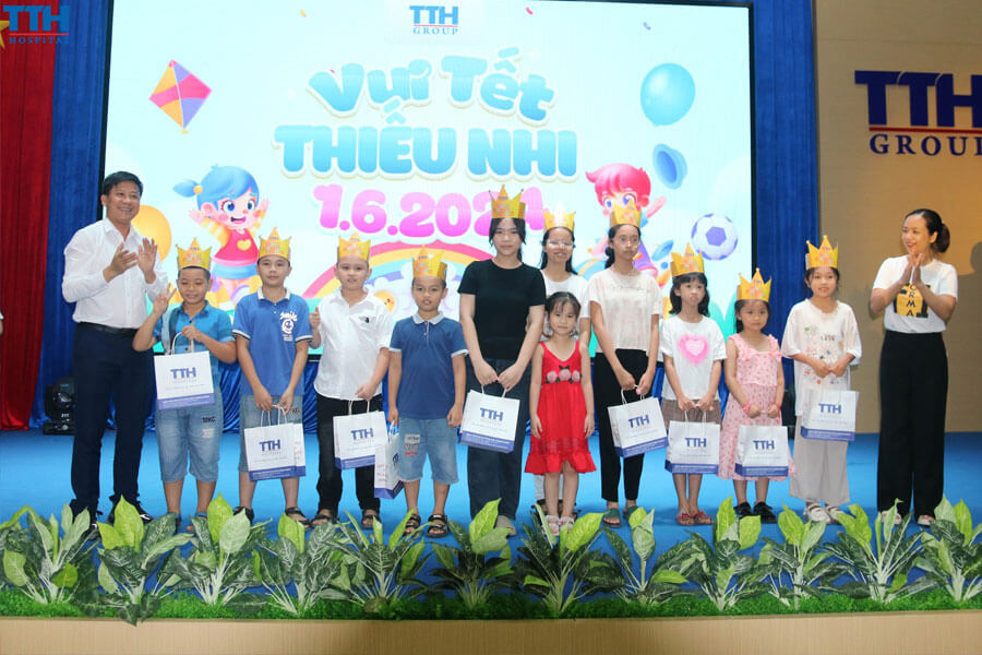 Những Phần Quà Ý Nghĩa Từ Ban Tổng Giám Đốc & Công Đoàn