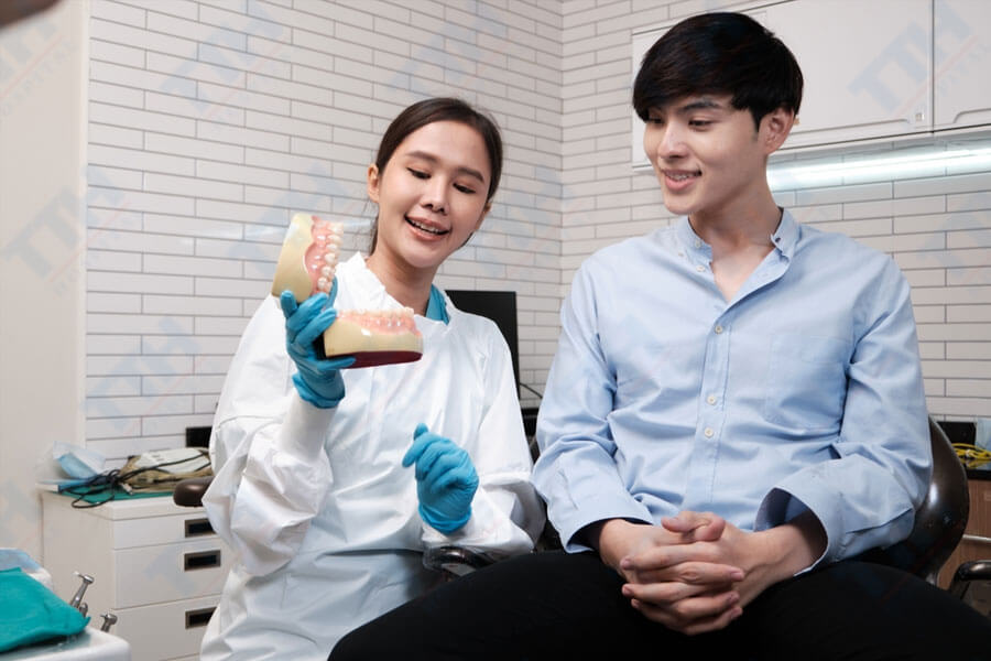 So Sánh Trực Tiếp: Răng Sứ Zirconia vs Răng Sứ Kim Loại