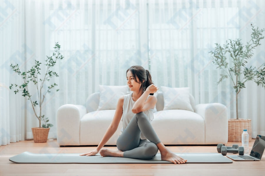 Thực hành các kỹ thuật thư giãn như yoga hoặc thiền