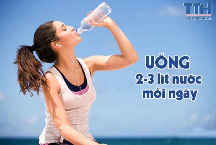 Uống nhiều nước sau khi hút mỡ bụng